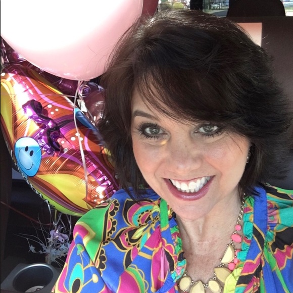 🎊🎉 I’m Hosting Posh Parties! 🎉🎊 - Picture 2 of 4